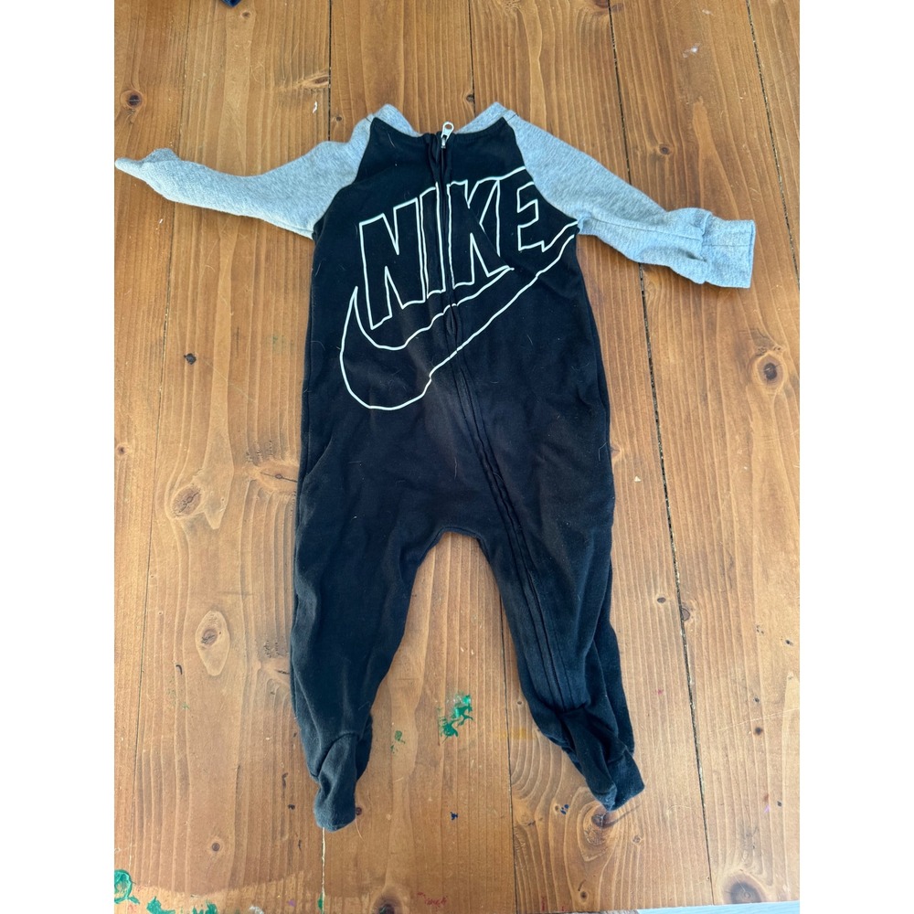 Nike Baby Boys Girls Black Gray Full Zip Footed Pajamas Sleepsuit 6M